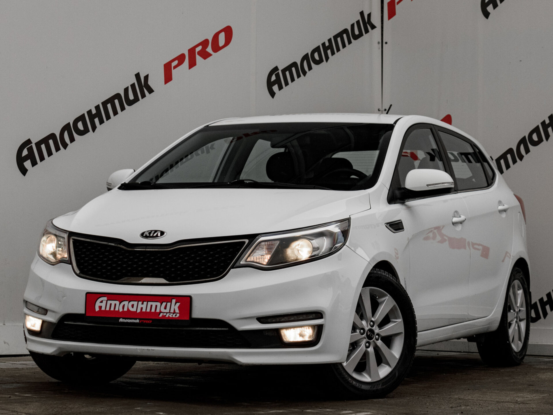 Купить Kia Rio 1.6 AT (123 л.с.), 2015 в Екатеренбурге