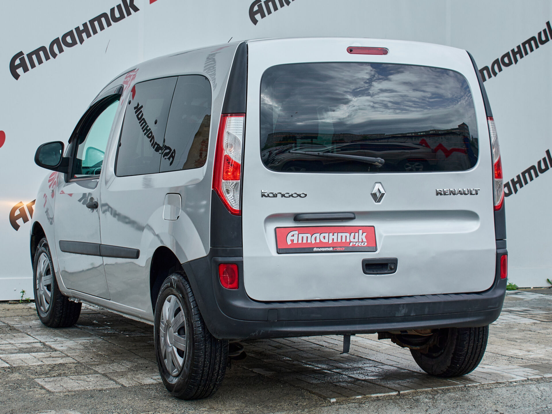 Купить Renault Kangoo 1.6 MT (102 л.с.), 2013 в Екатеренбурге