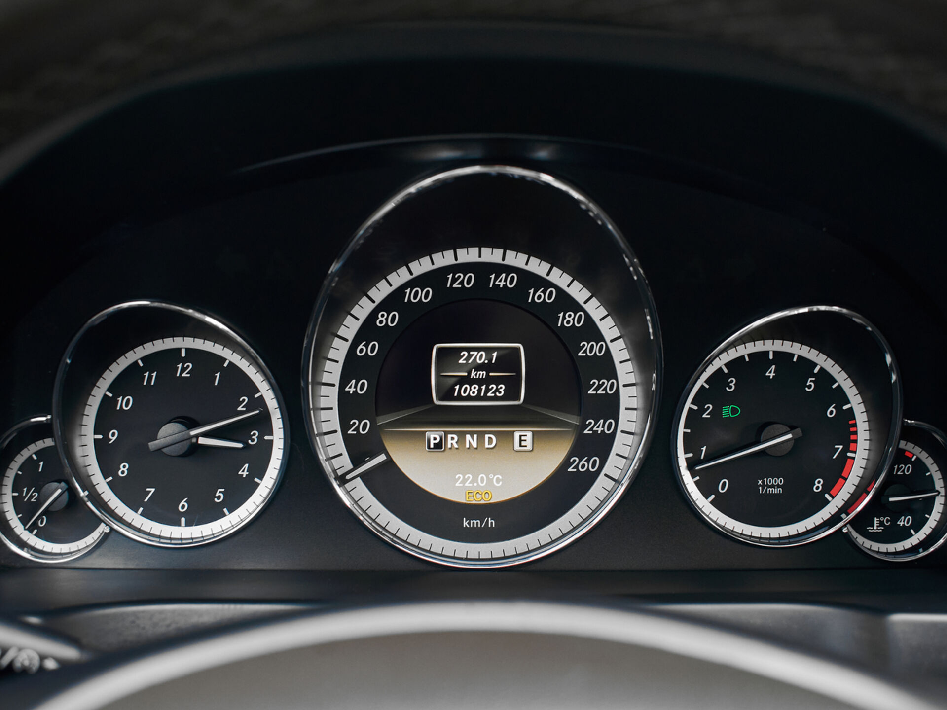 Купить Mercedes-Benz E-Класс 200 7G-Tronic 1.8 AT (184 л.с.), 2012 в Екатеренбурге