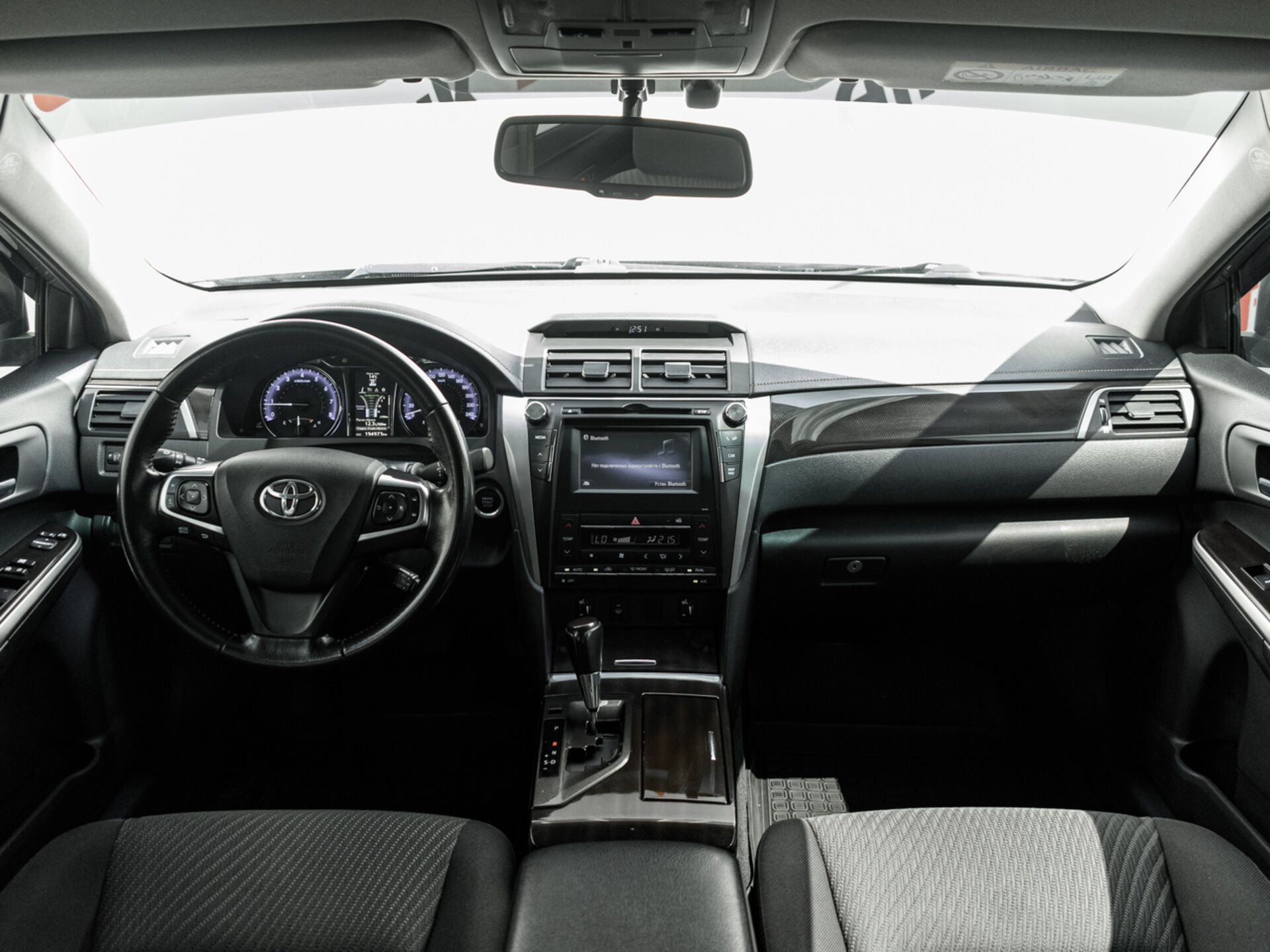 Купить Toyota Camry 2.0 AT (150 л.с.), 2015 в Екатеренбурге