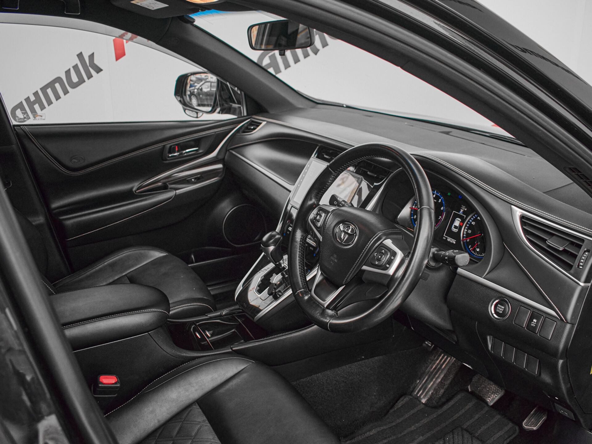 Купить Toyota Harrier 2.0 CVT (151 л.с.), 2017 в Екатеренбурге