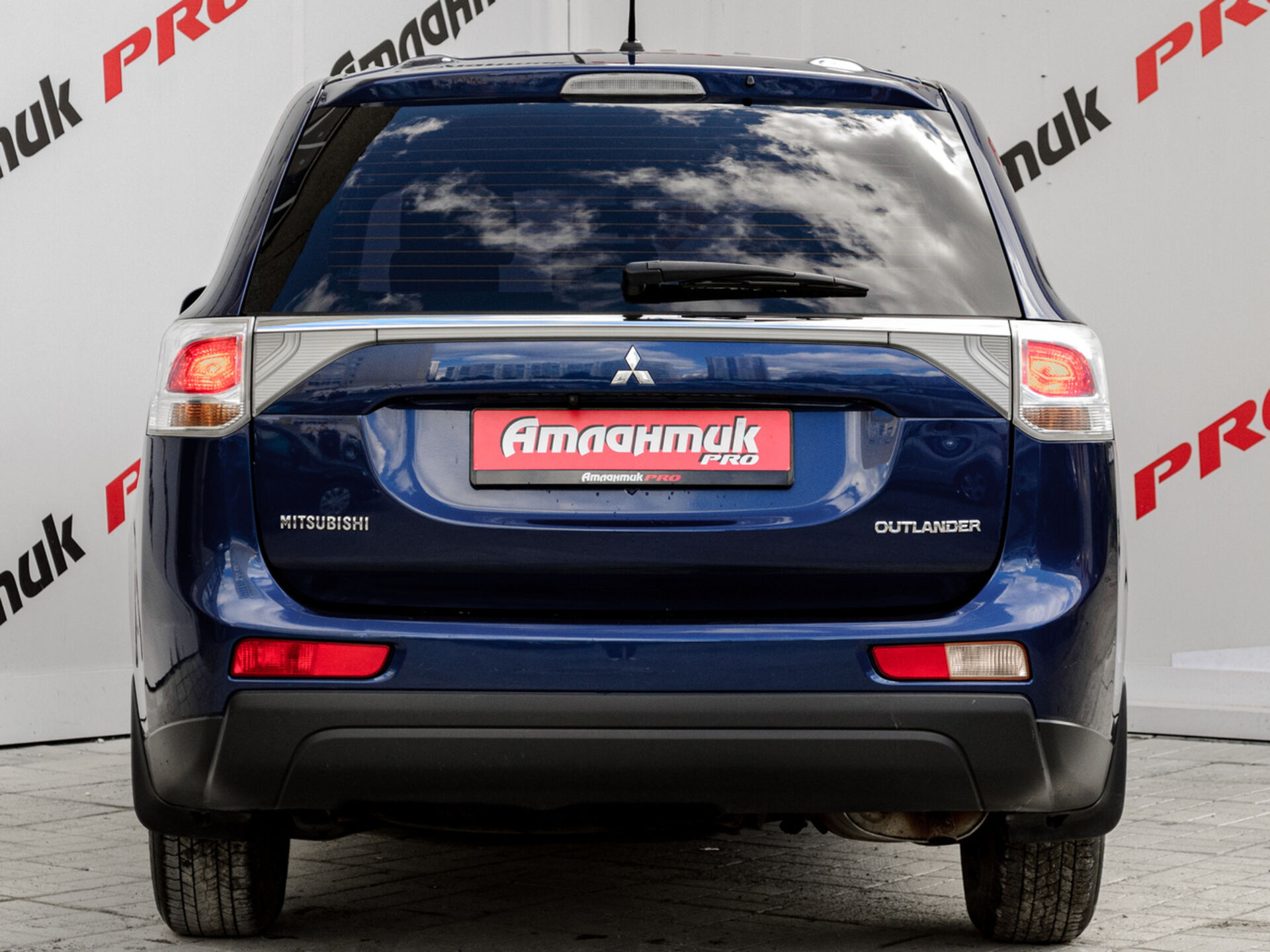 Купить Mitsubishi Outlander 2.0 CVT (146 л.с.), 2014 в Екатеренбурге