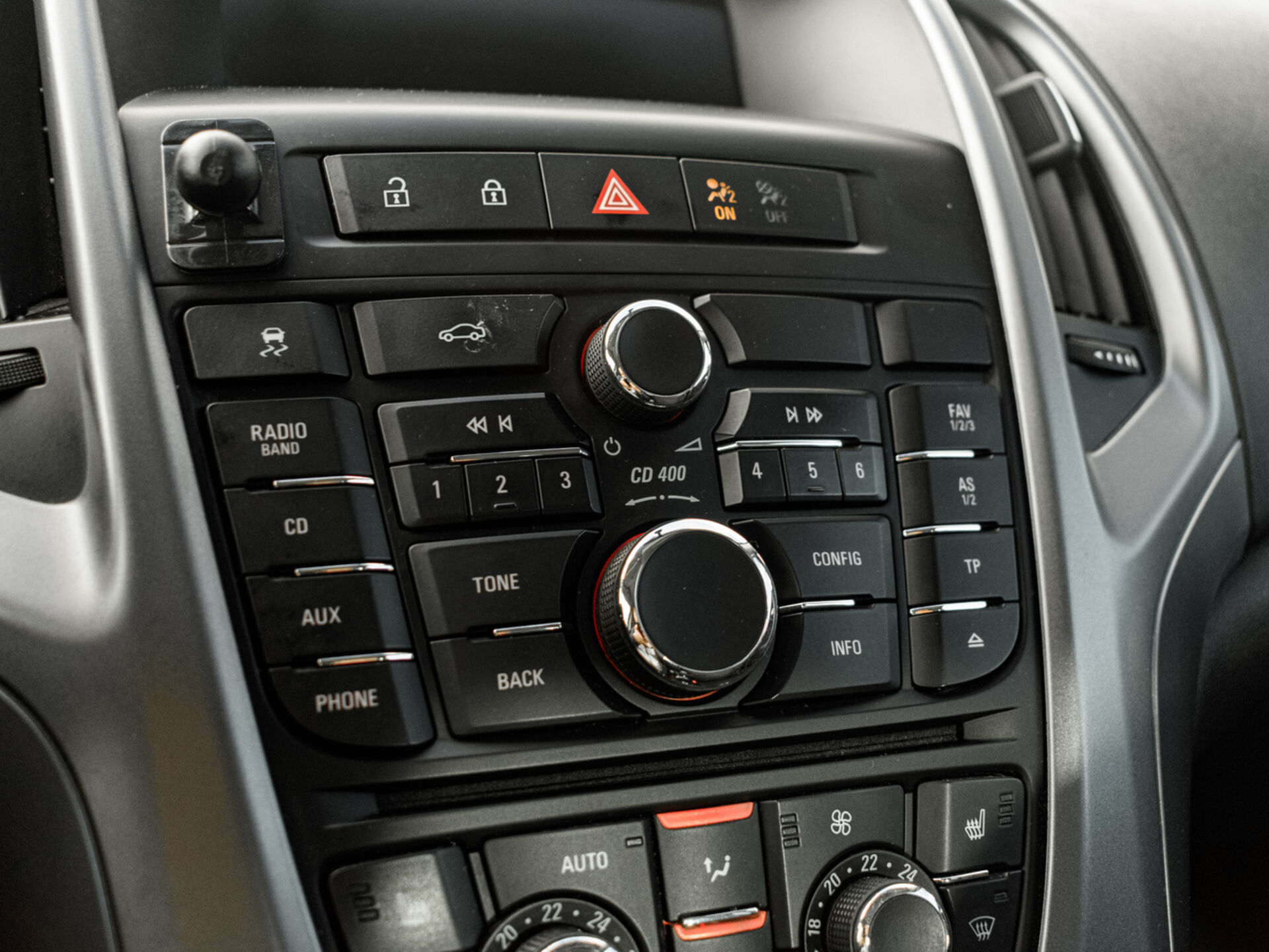 Купить Opel Astra 1.6 MT (115 л.с.), 2013 в Екатеренбурге