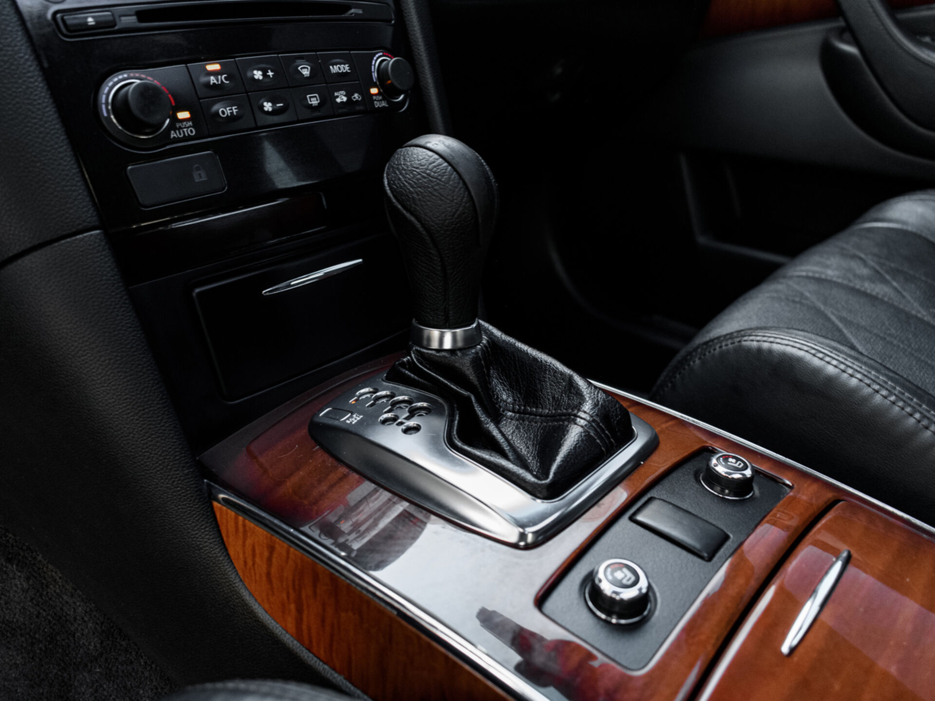Купить Infiniti QX70 3.0d AT (238 л.с.) 4WD, 2014 в Екатеренбурге