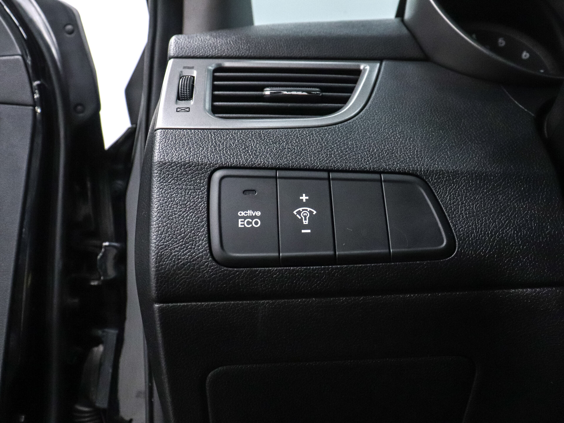 Hyundai Avante 2012 9