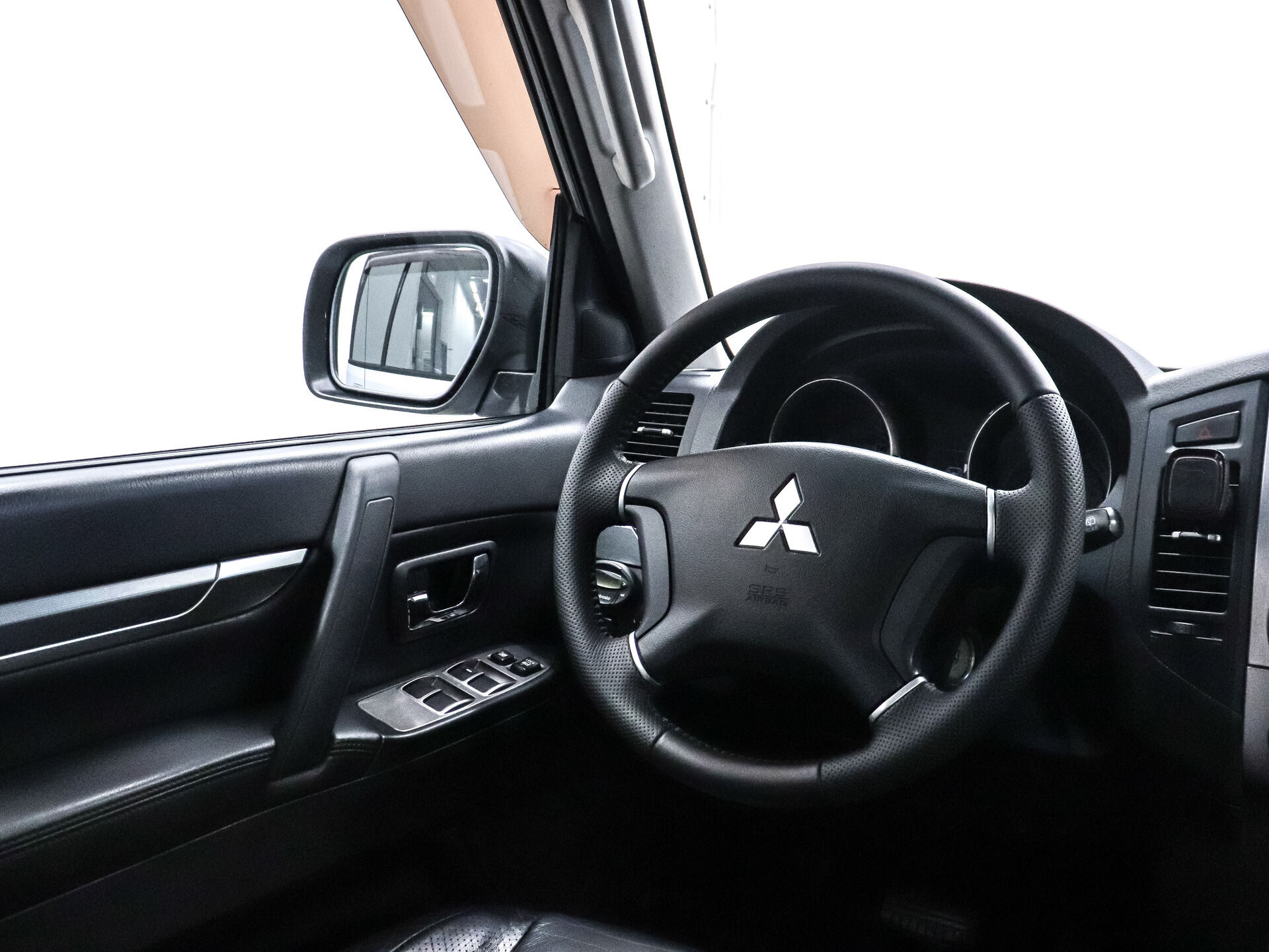 Mitsubishi Pajero 2010 17