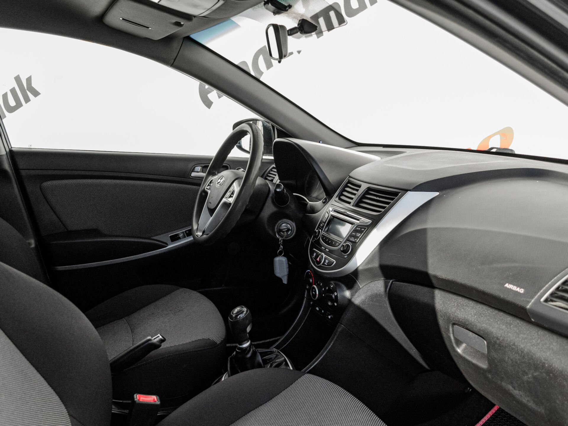 Купить Hyundai Solaris 1.6 MT (123 л.с.), 2013 в Екатеренбурге