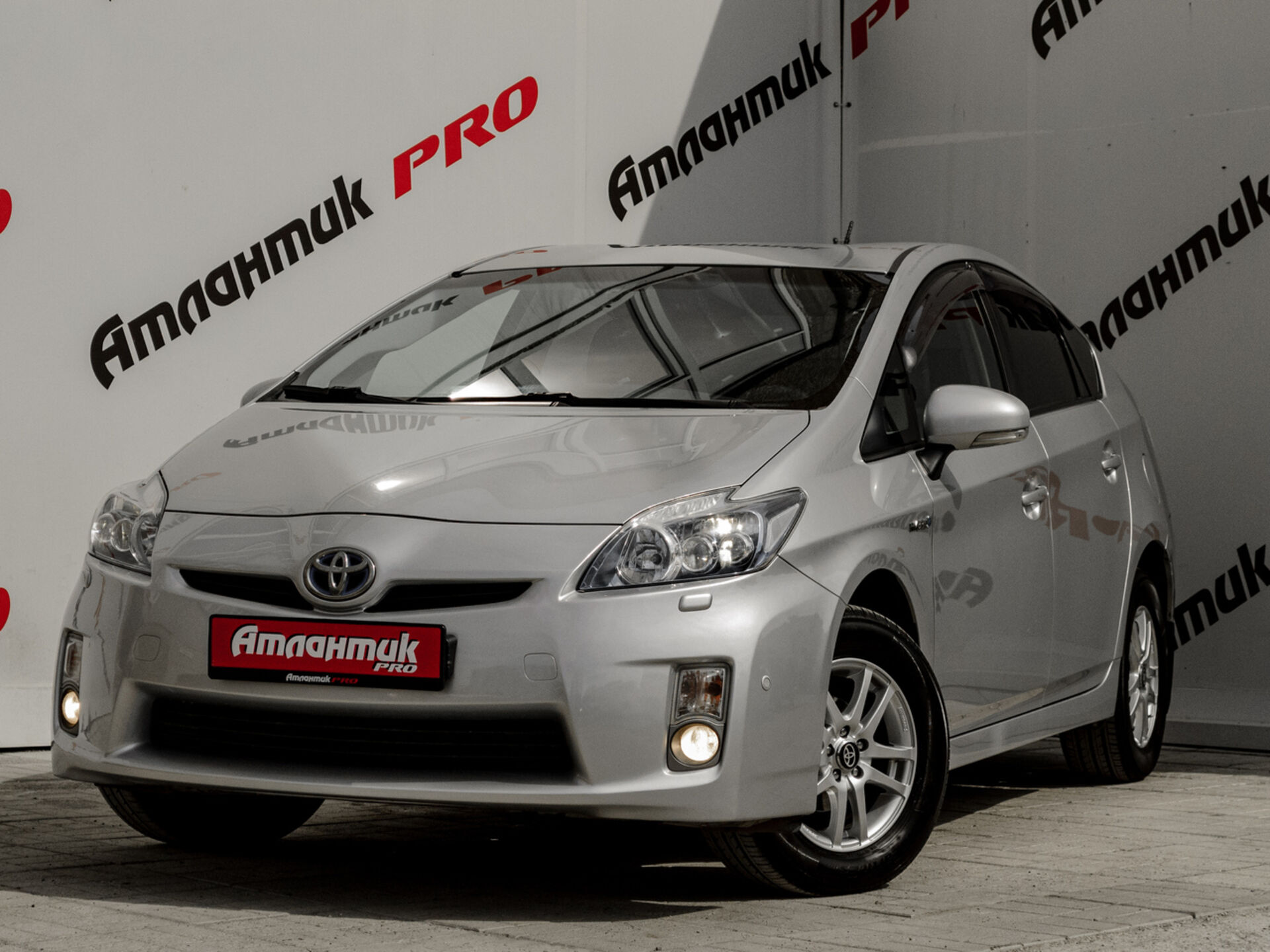 Купить Toyota Prius 1.8hyb AT (99 л.с.), 2009 в Екатеренбурге