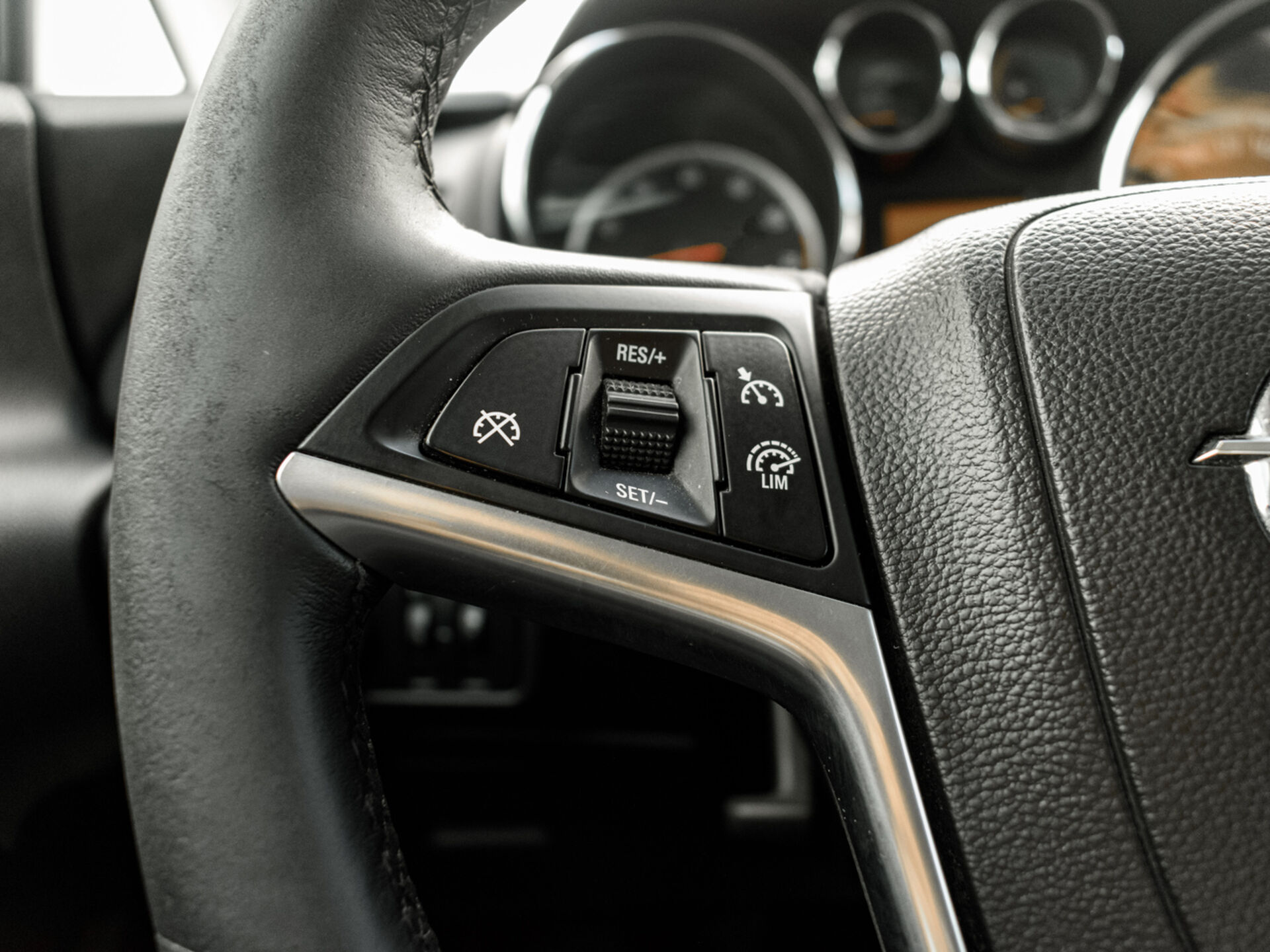 Купить Opel Astra 1.6 MT (115 л.с.), 2013 в Екатеренбурге