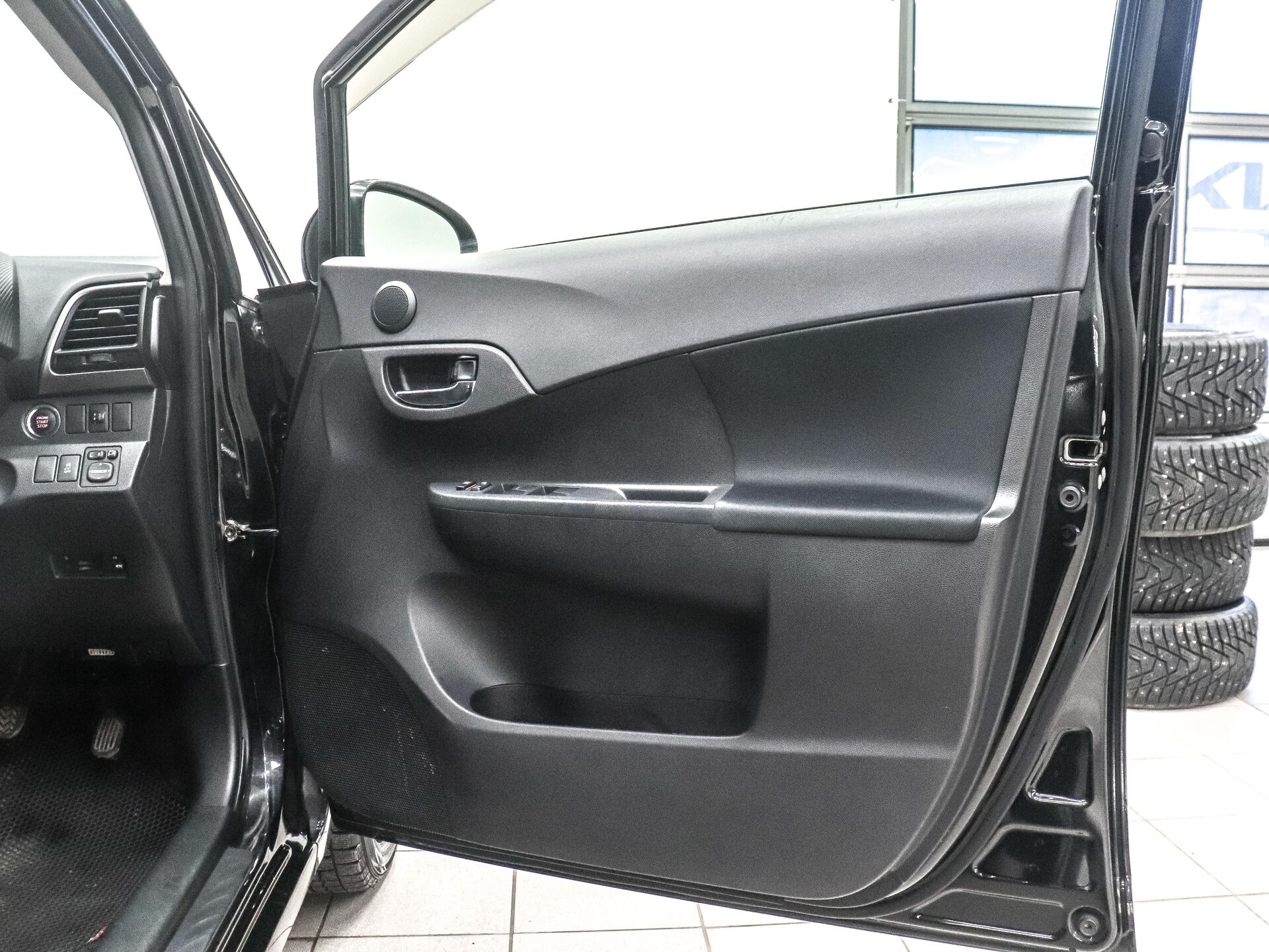 Toyota Ractis 2011 7