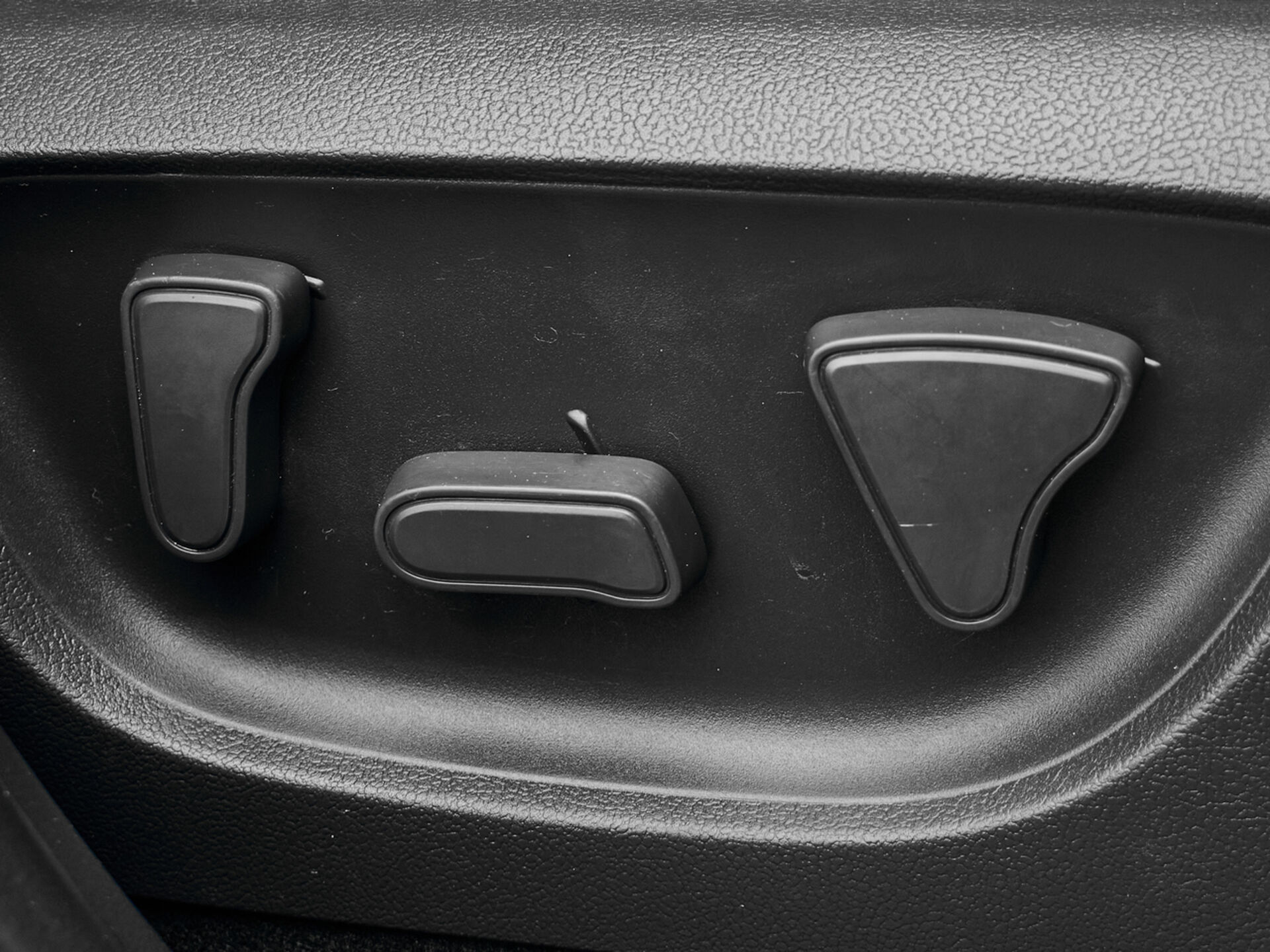 Купить Toyota Yaris Cross 1.5 CVT (120 л.с.), 2020 в Екатеренбурге