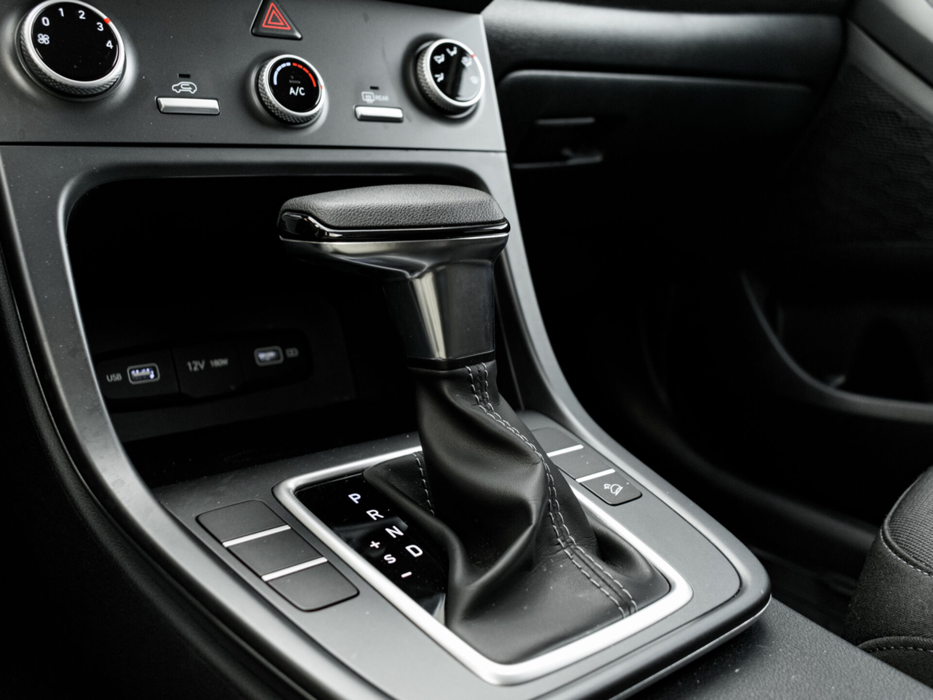 Купить Hyundai Creta 1.6 AT (123 л.с.), 2021 в Екатеренбурге