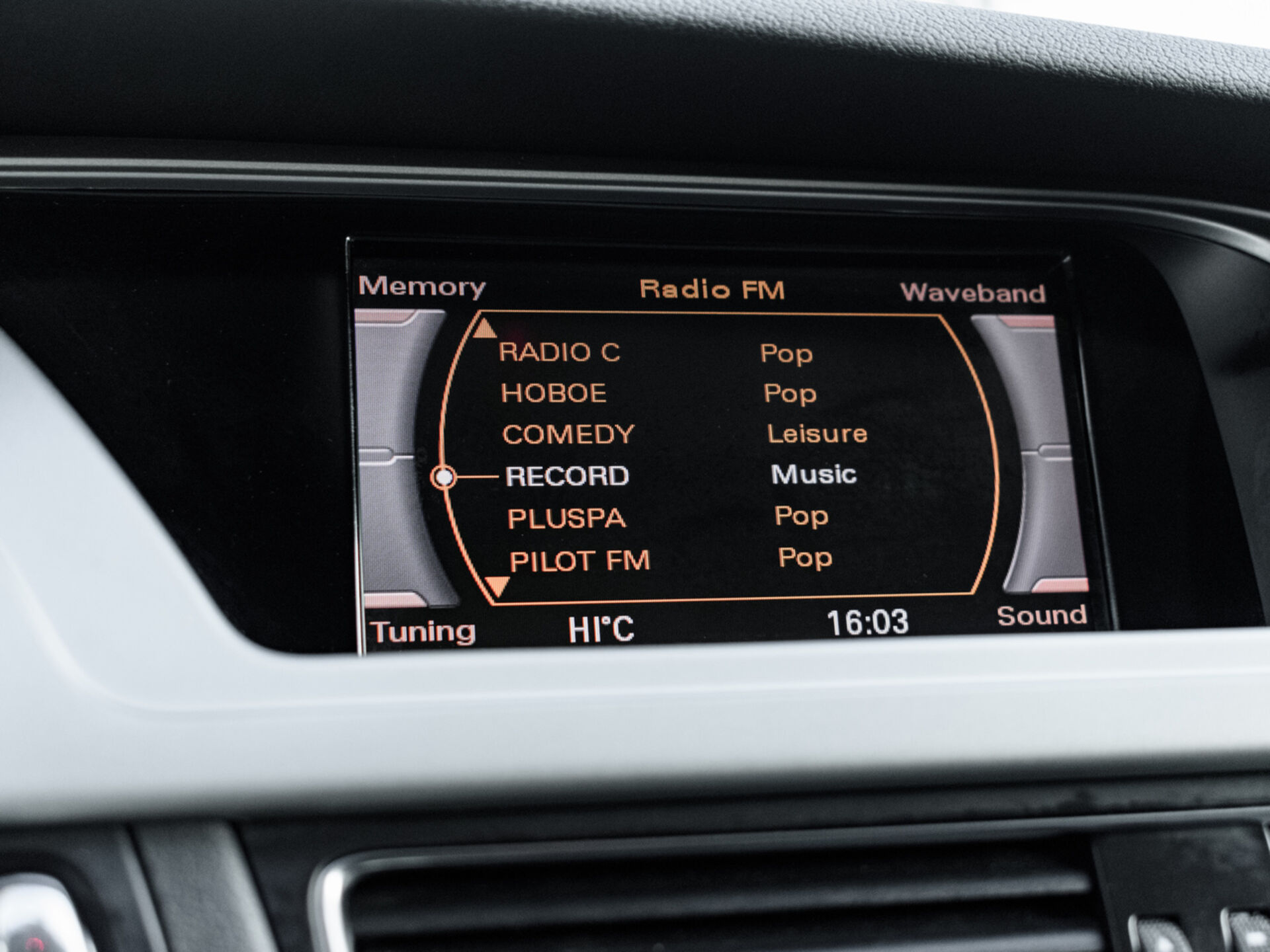 Купить Audi A4 1.8 MT (120 л.с.), 2011 в Екатеренбурге