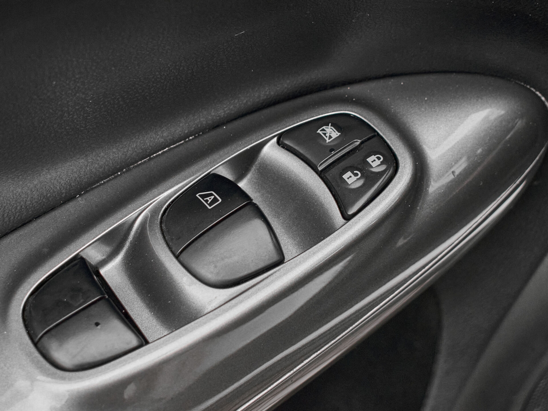 Купить Nissan Juke 1.6 CVT (117 л.с.), 2014 в Екатеренбурге