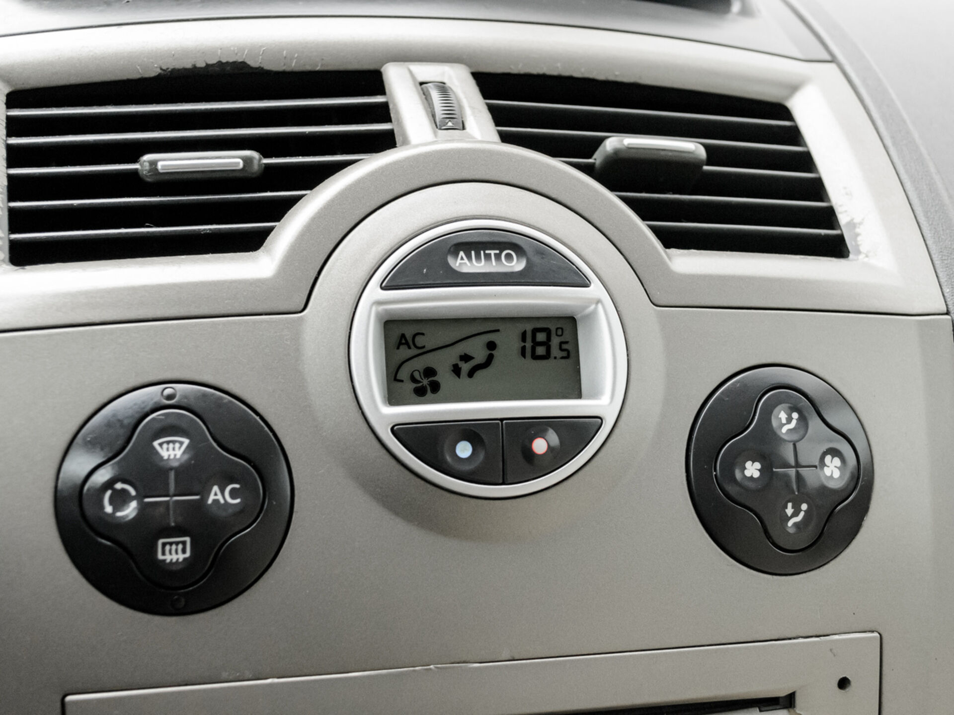 Купить Renault Megane 2.0 AT (136 л.с.), 2007 в Екатеренбурге