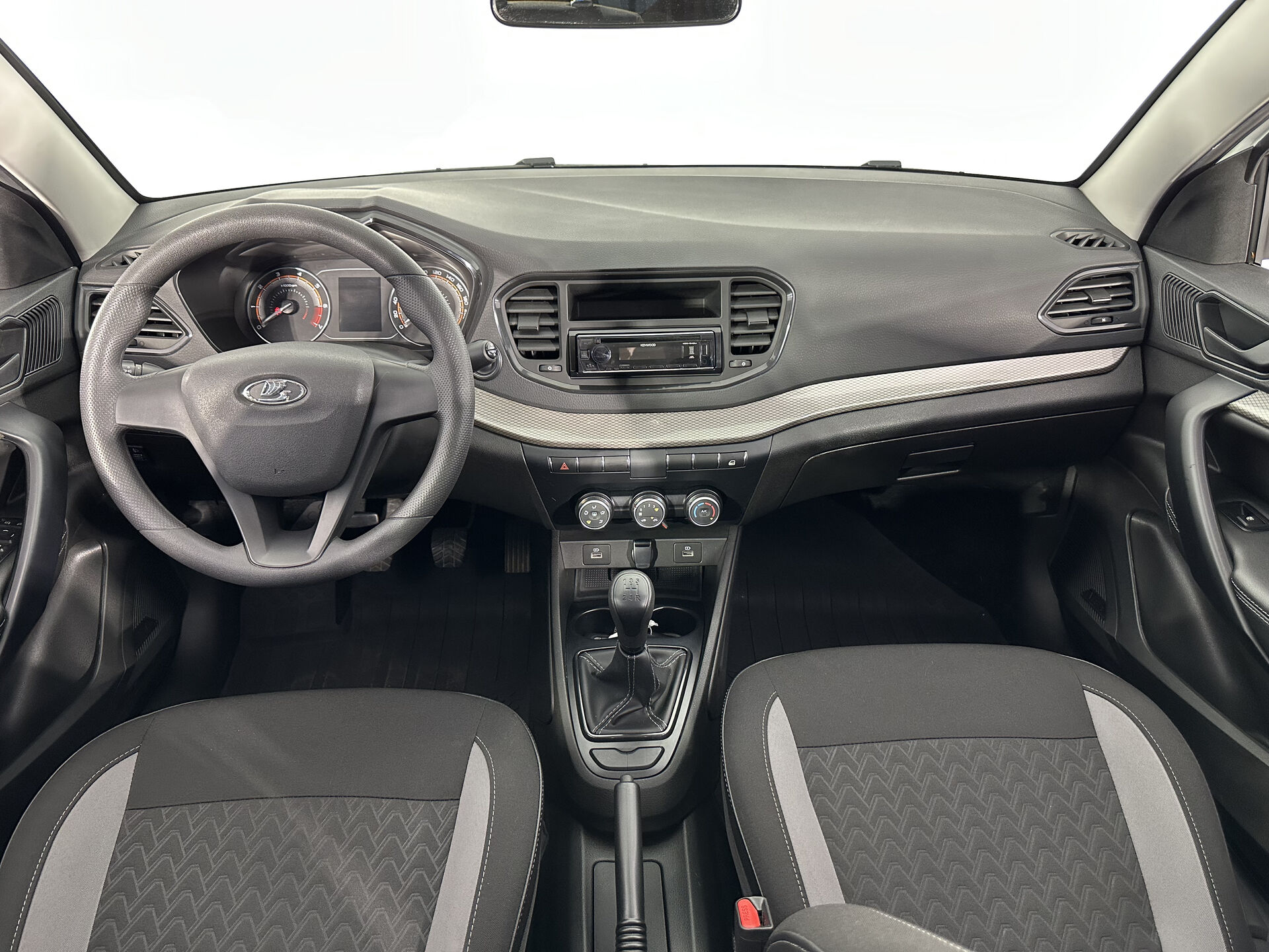Lada Vesta Life 2023 г.в., 27 000 км.