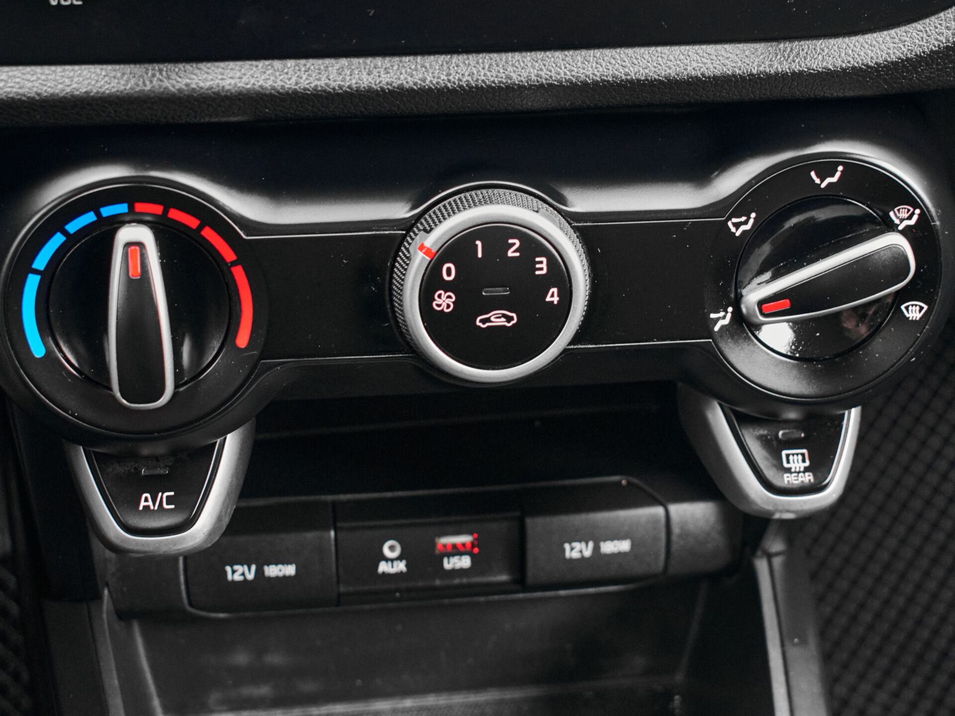 Купить Kia Rio 1.6 AT (123 л.с.), 2018 в Екатеренбурге