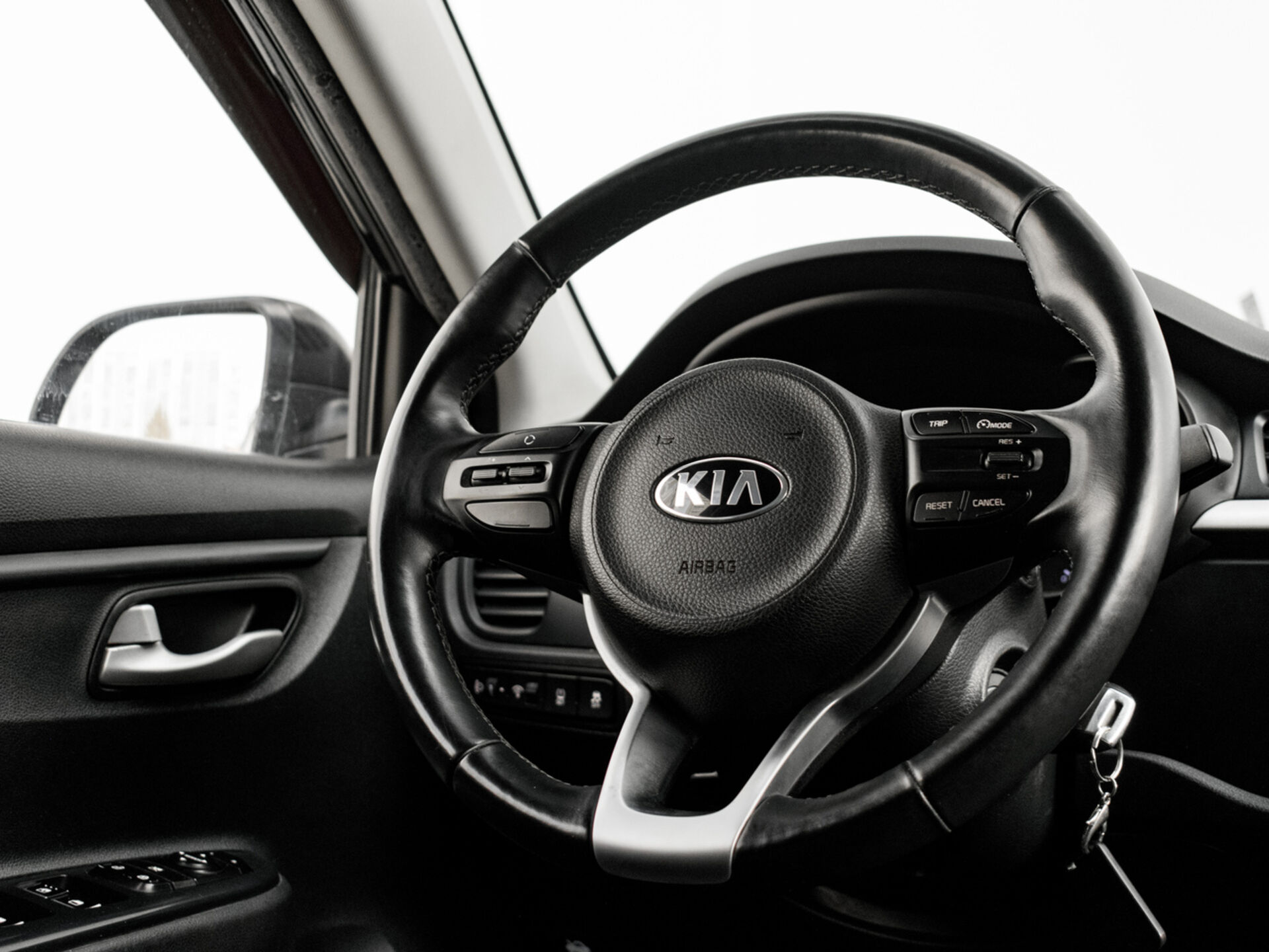 Купить Kia Rio X-Line 1.6 AT (123 л.с.), 2017 в Екатеренбурге