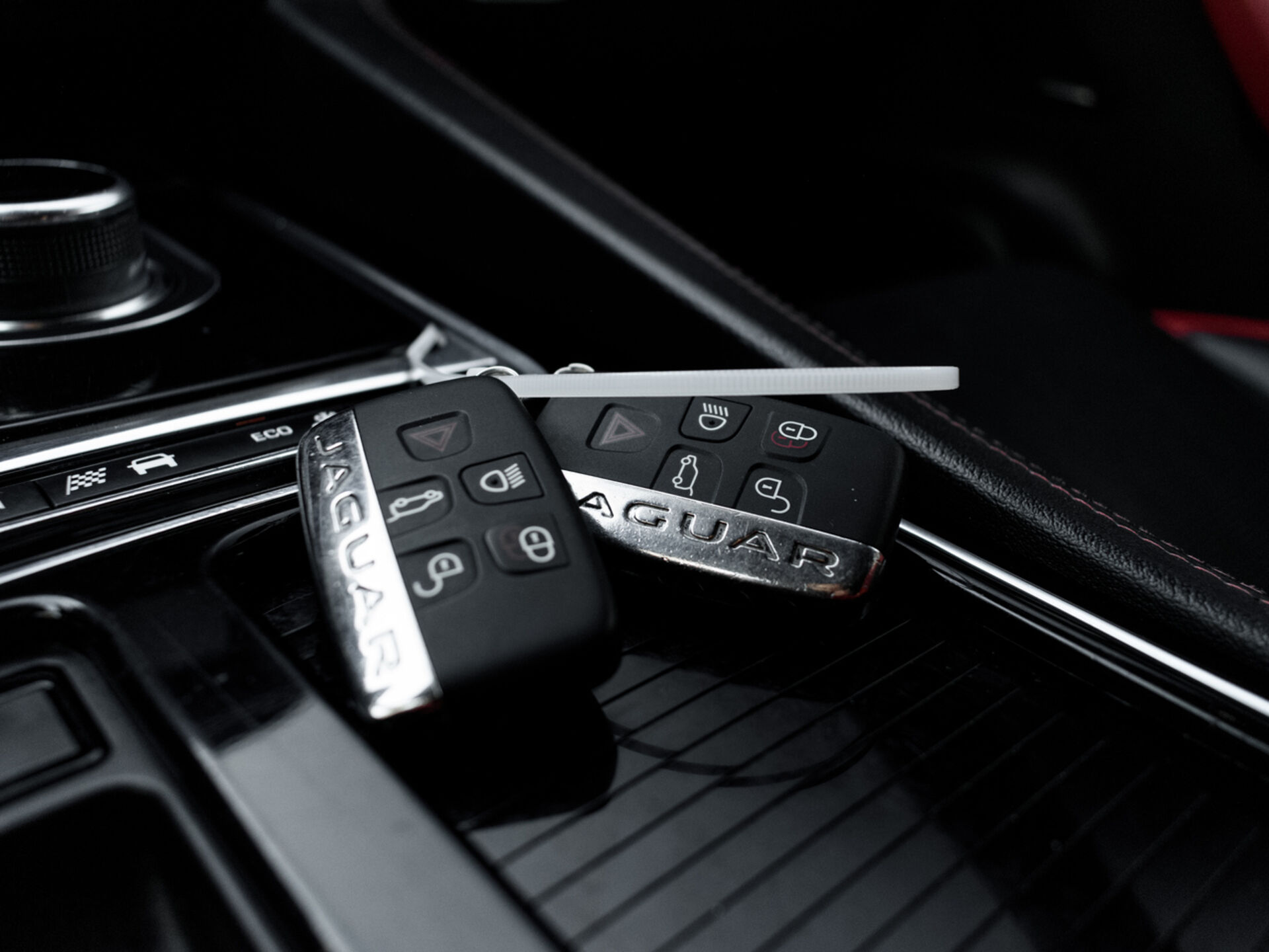 Купить Jaguar F-Pace 3.0d AT (300 л.с.) 4WD, 2018 в Екатеренбурге