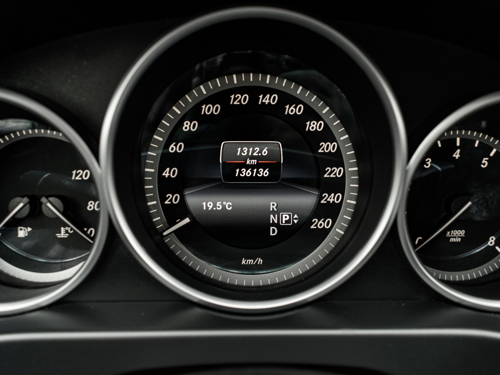 Купить Mercedes-Benz E-Класс 200 2.0 AT (184 л.с.), 2014 в Екатеренбурге
