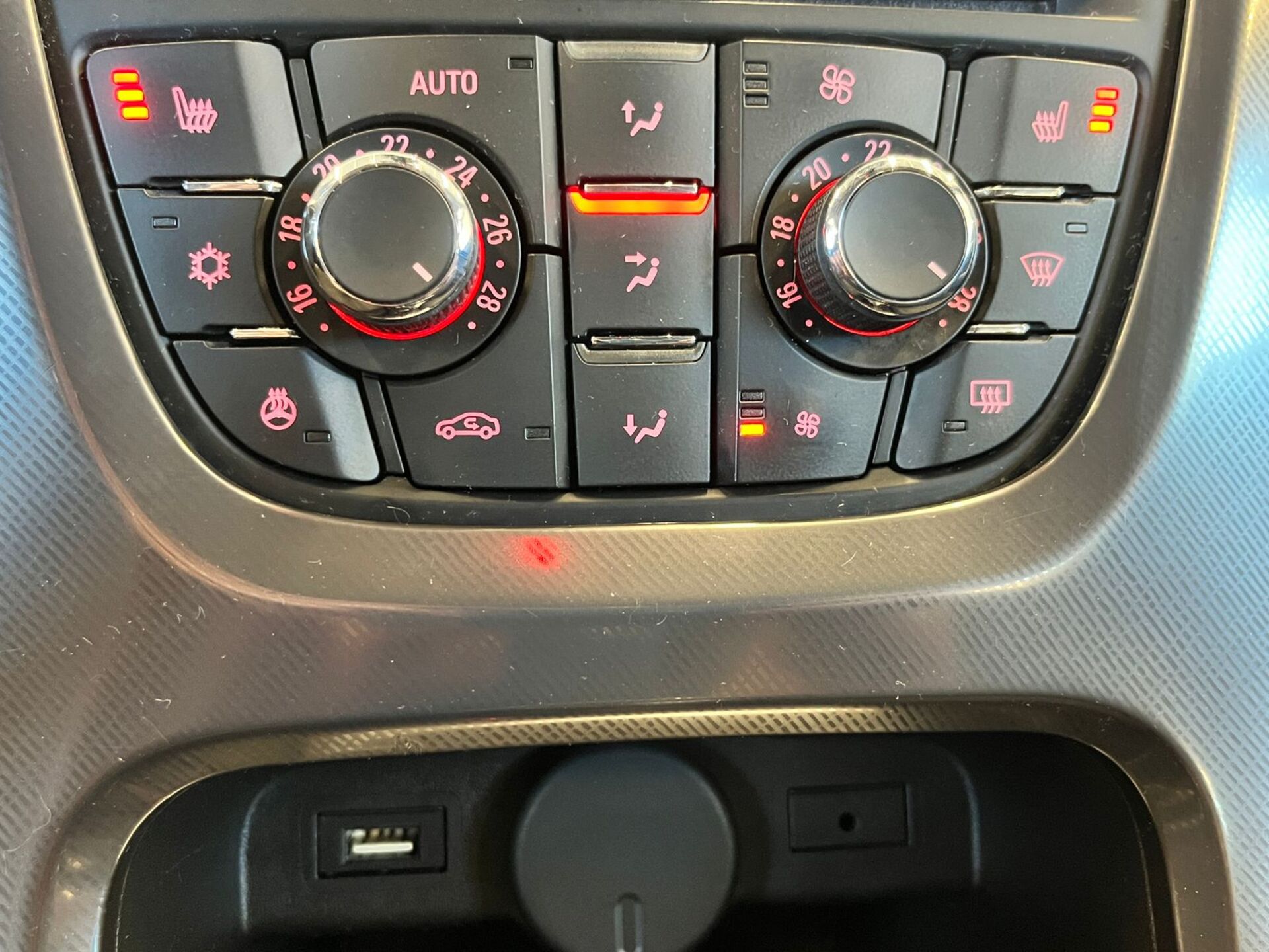 Opel Astra None 2011 г.в., 188 640 км.