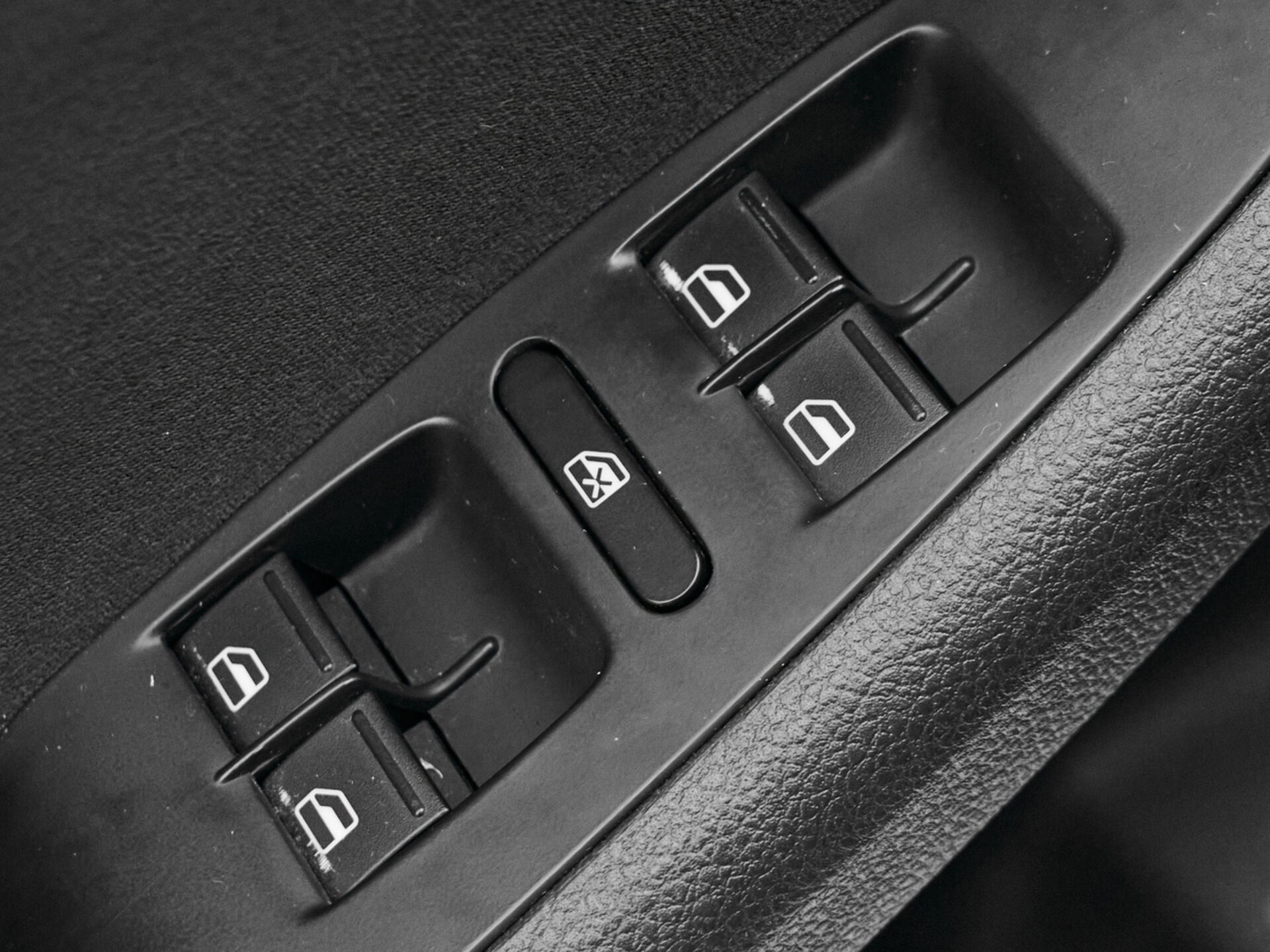 Купить Volkswagen Jetta 1.6 AT (105 л.с.), 2013 в Екатеренбурге