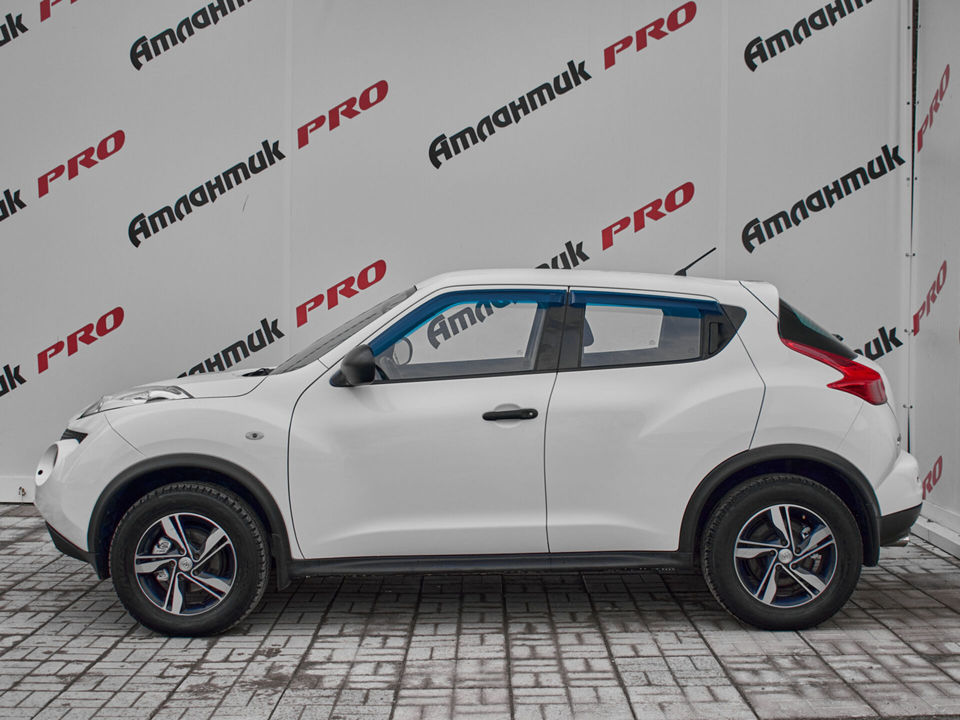 Купить Nissan Juke 1.6 CVT (117 л.с.), 2014 в Екатеренбурге