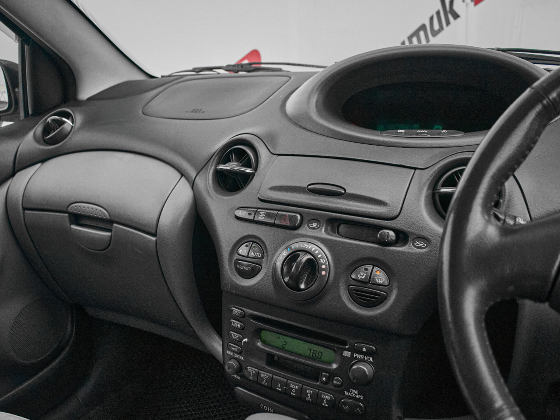 Купить Toyota Vitz 1.3 AT (86 л.с.), 2000 в Екатеренбурге