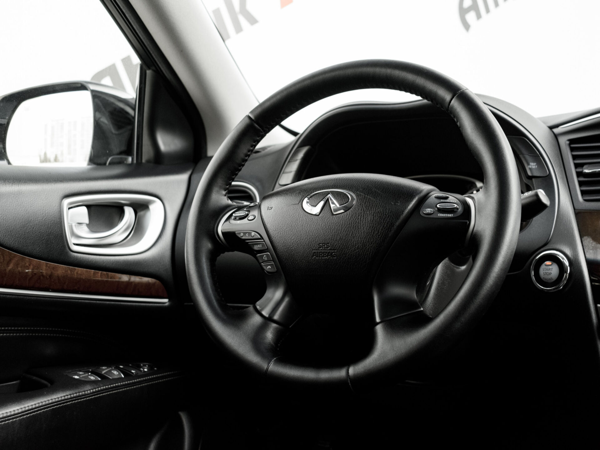 Купить Infiniti QX60 3.5 CVT (262 л.с.) 4WD, 2017 в Екатеренбурге