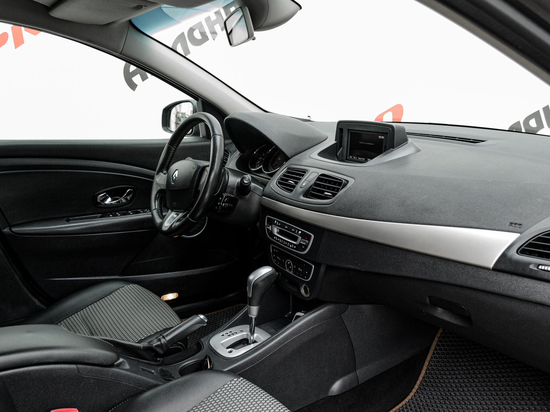 Купить Renault Fluence 1.6 AT (106 л.с.), 2012 в Екатеренбурге