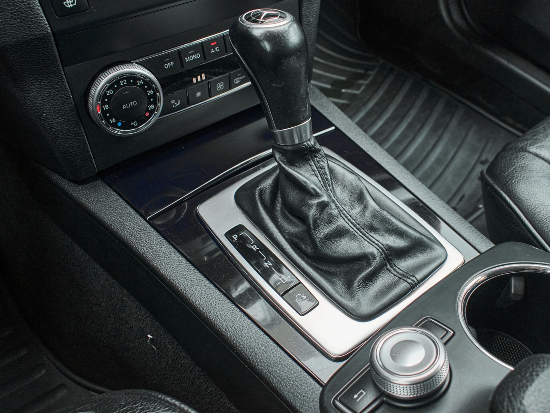 Купить Mercedes-Benz GLK-Класс 300 3.0 AT (231 л.с.) 4WD, 2011 в Екатеренбурге