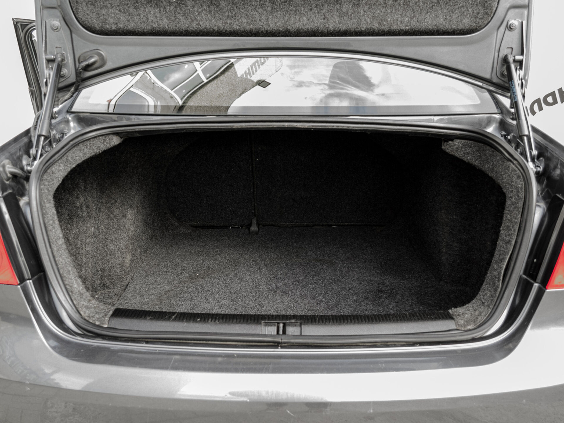 Купить Volkswagen Jetta 1.6 AT (102 л.с.), 2009 в Екатеренбурге