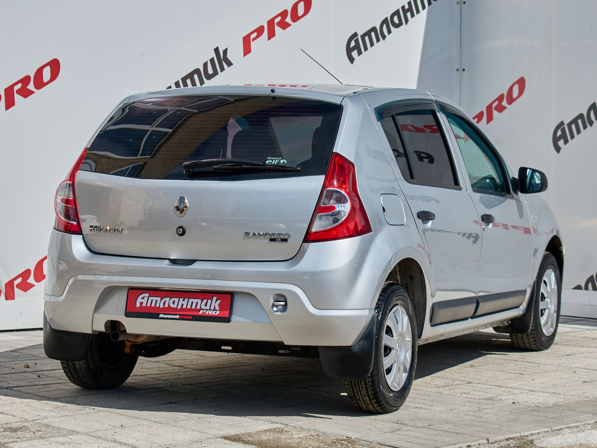 Купить Renault Sandero 1.6 MT (84 л.с.), 2013 в Екатеренбурге