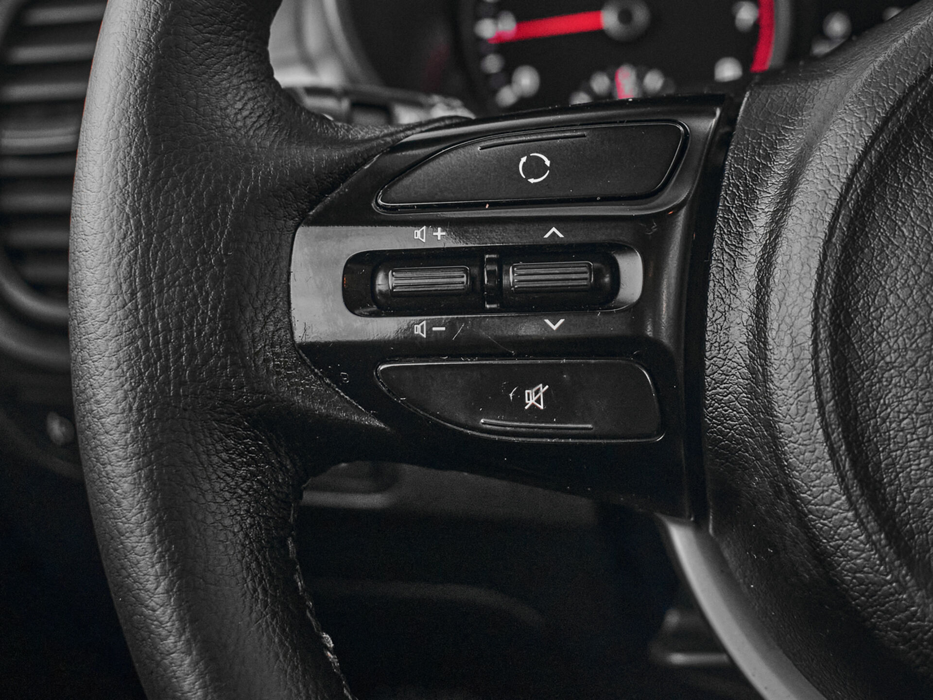 Купить Kia Rio 1.6 AT (123 л.с.), 2018 в Екатеренбурге