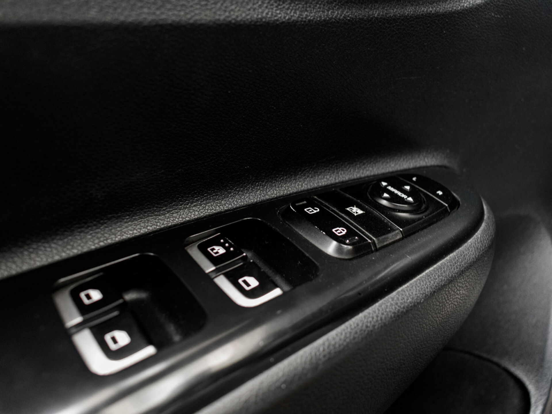 Купить Kia Rio X-Line 1.6 AT (123 л.с.), 2017 в Екатеренбурге