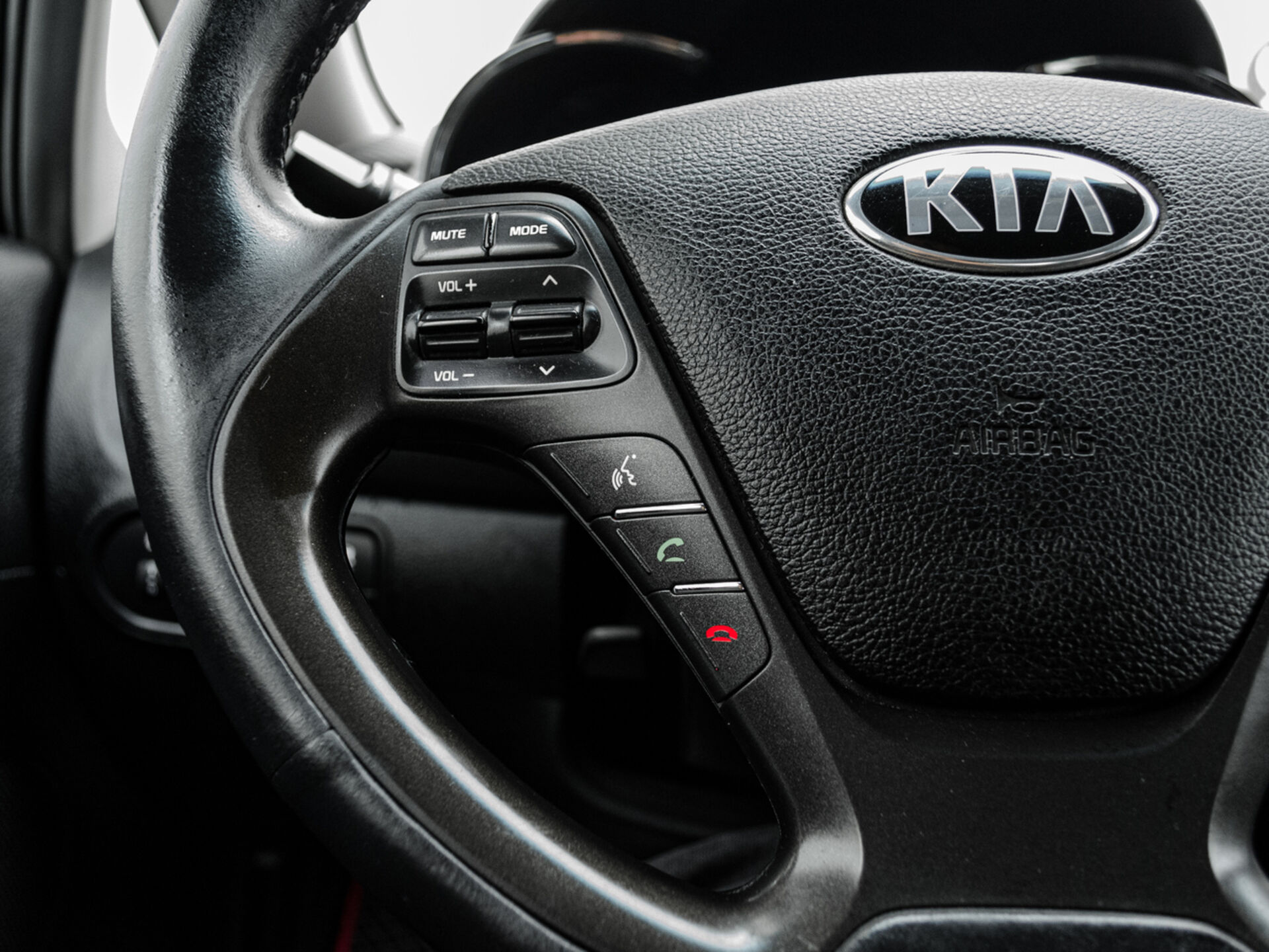 Купить Kia Cerato 2.0 AT (150 л.с.), 2014 в Екатеренбурге
