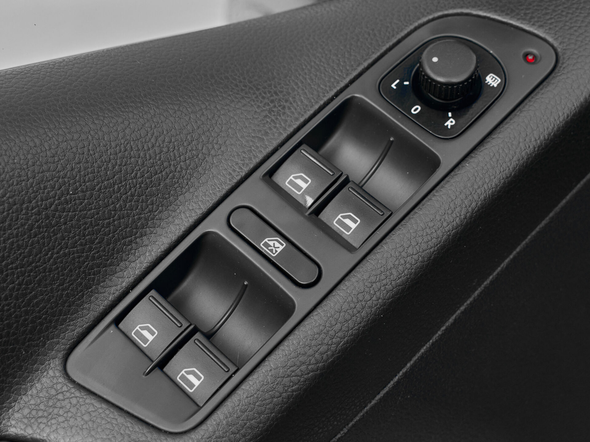 Купить Volkswagen Tiguan 2.0 AT (170 л.с.) 4WD, 2011 в Екатеренбурге