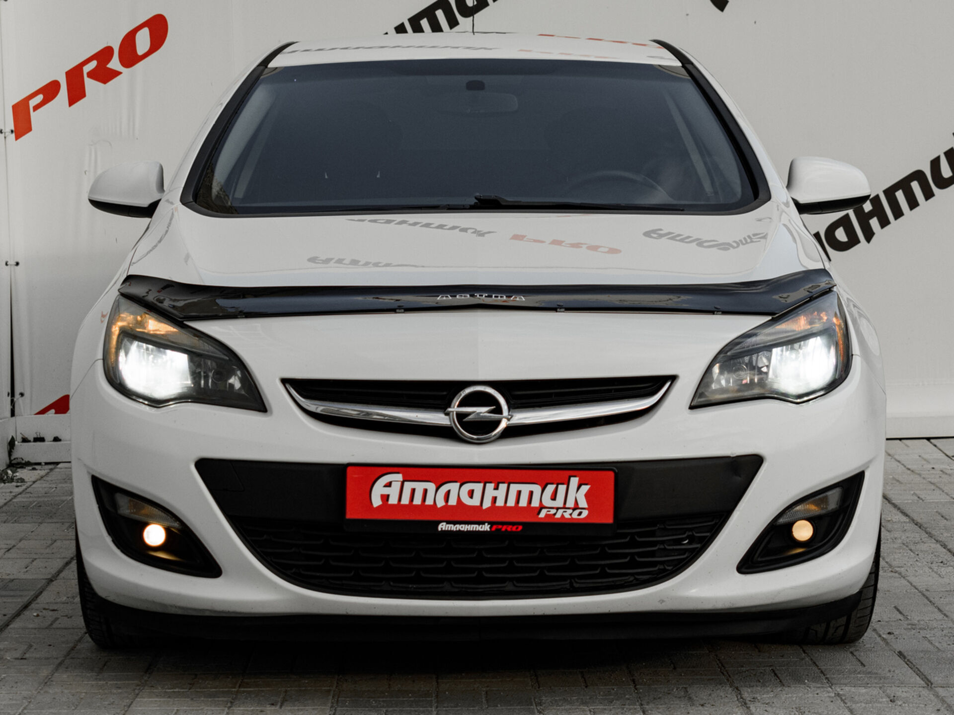 Купить Opel Astra 1.6 MT (115 л.с.), 2013 в Екатеренбурге