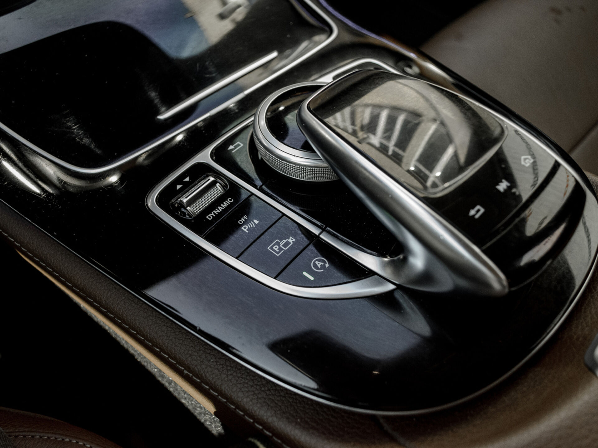 Купить Mercedes-Benz E-Класс 200 2.0 AT (184 л.с.), 2016 в Екатеренбурге