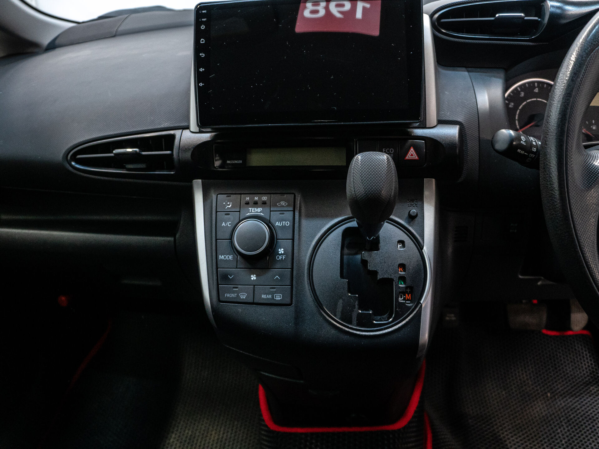 Toyota Wish 2012 11