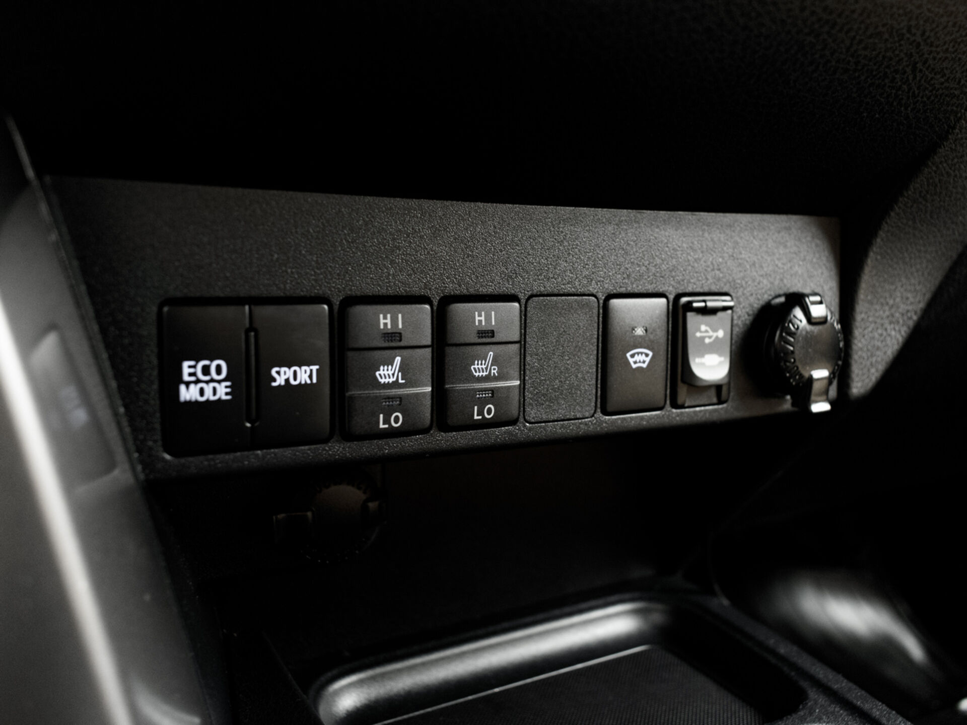 Купить Toyota RAV4 2.0 CVT (146 л.с.) 4WD, 2017 в Екатеренбурге