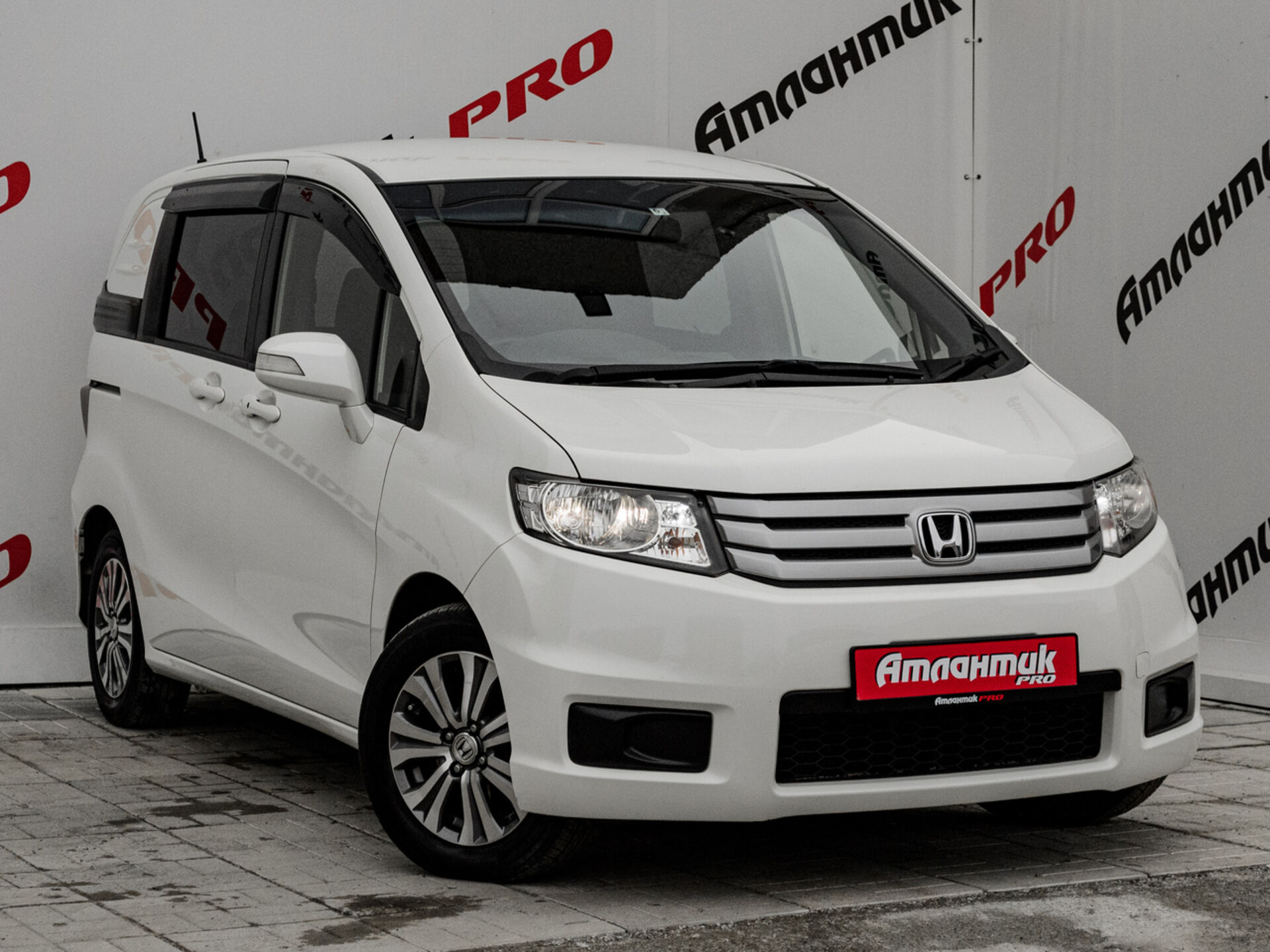 Купить Honda Freed 1.5 CVT (118 л.с.), 2012 в Екатеренбурге