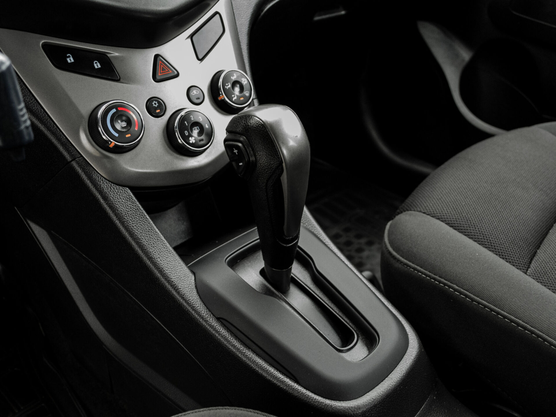 Купить Chevrolet Aveo 1.6 AT (115 л.с.), 2013 в Екатеренбурге