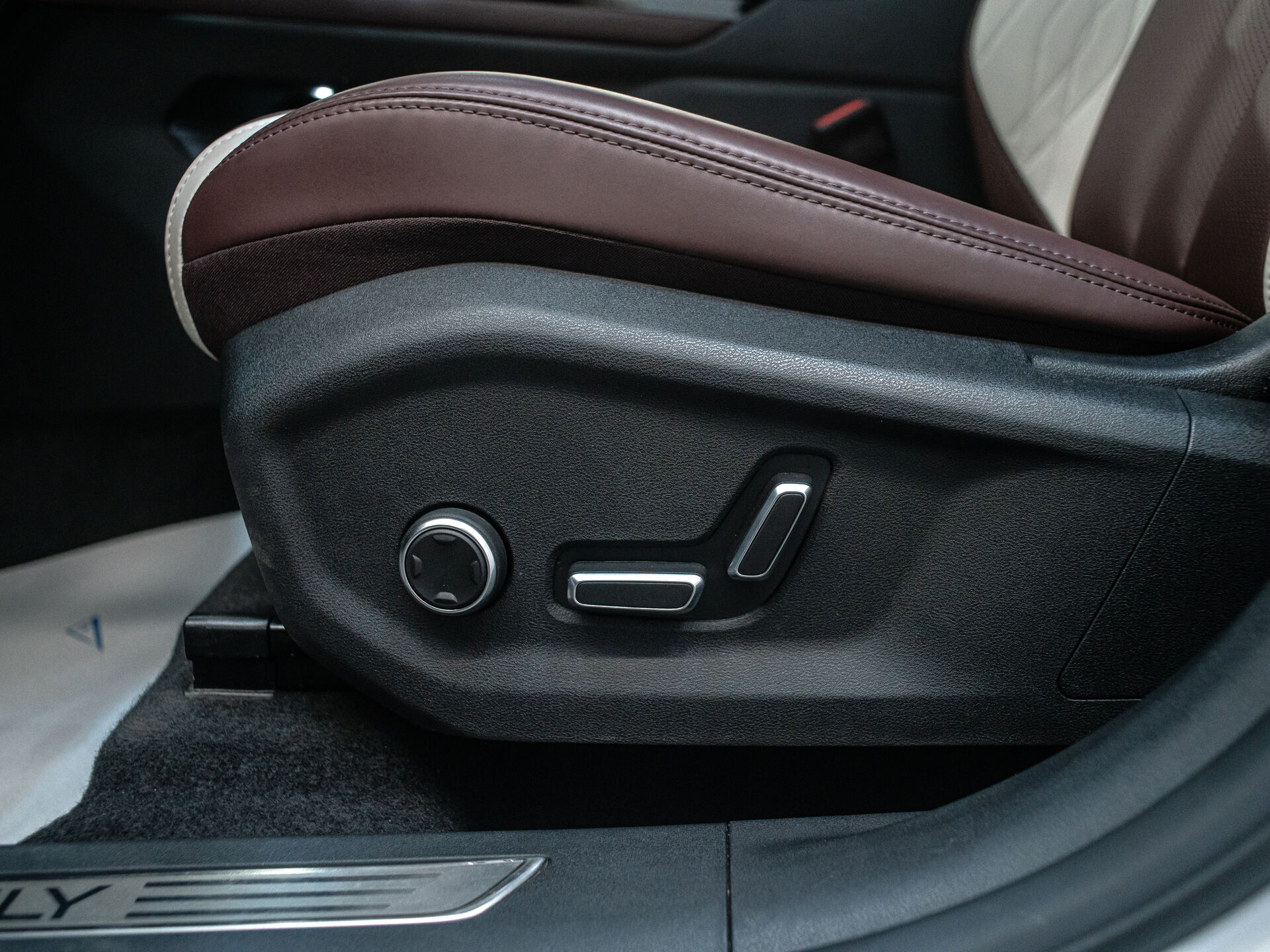 Geely Monjaro 2023 14