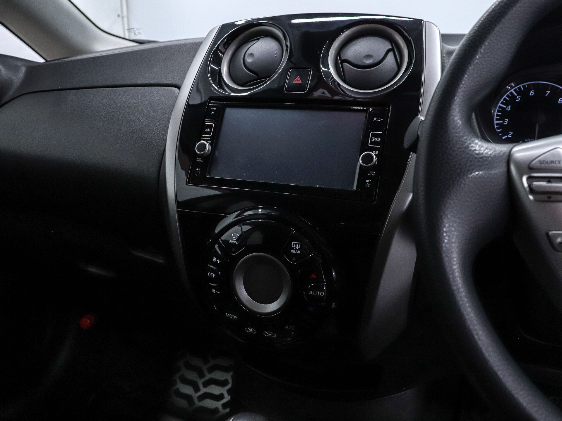 Nissan Note 2016 12