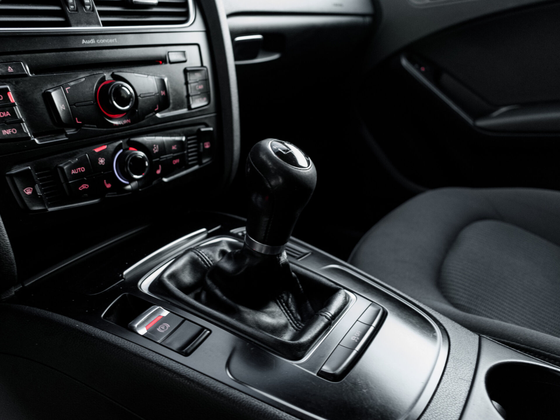 Купить Audi A4 1.8 MT (120 л.с.), 2011 в Екатеренбурге