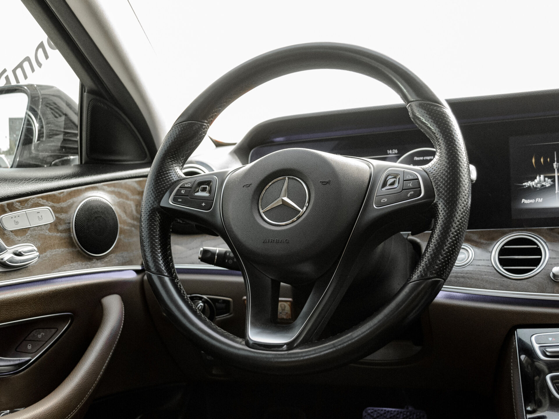 Купить Mercedes-Benz E-Класс 200 2.0 AT (184 л.с.), 2016 в Екатеренбурге