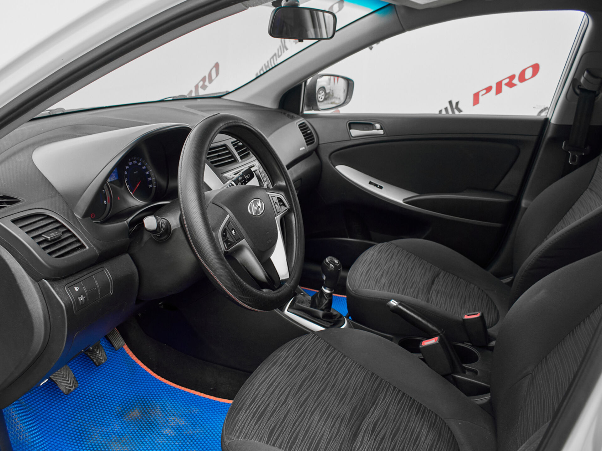 Купить Hyundai Solaris 1.6 MT (123 л.с.), 2016 в Екатеренбурге