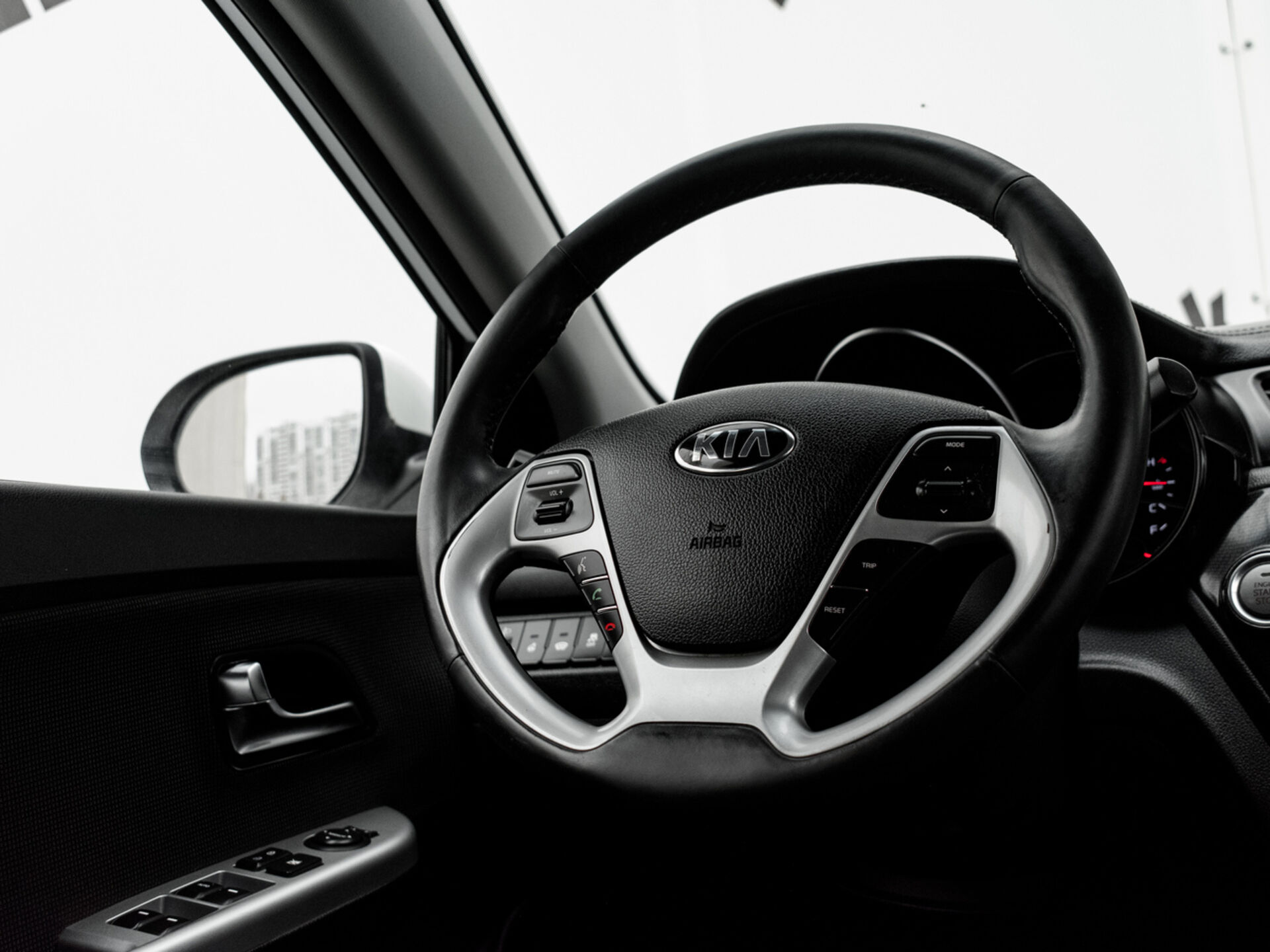 Купить Kia Rio 1.6 AT (123 л.с.), 2015 в Екатеренбурге