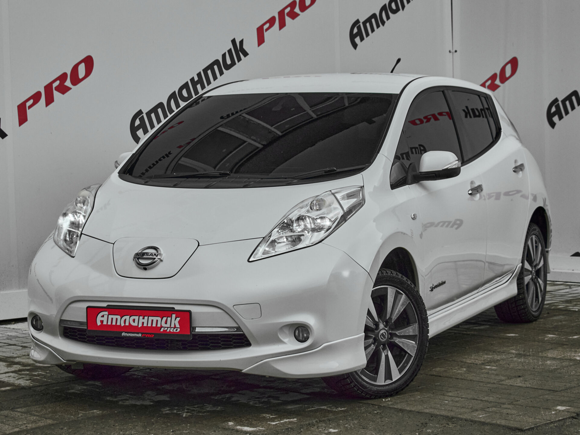 Купить Nissan Leaf Electro AT (80 кВт), 2013 в Екатеренбурге